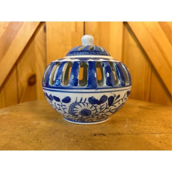 Vintage Blue & White Porcelain Potpourri Incense Open (8201) - Picture 1 of 8